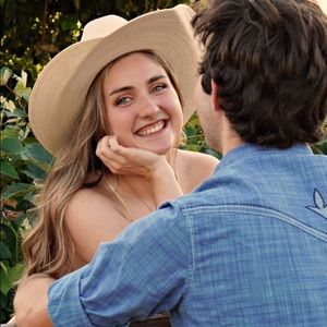 Meet your Posher, Adrianna